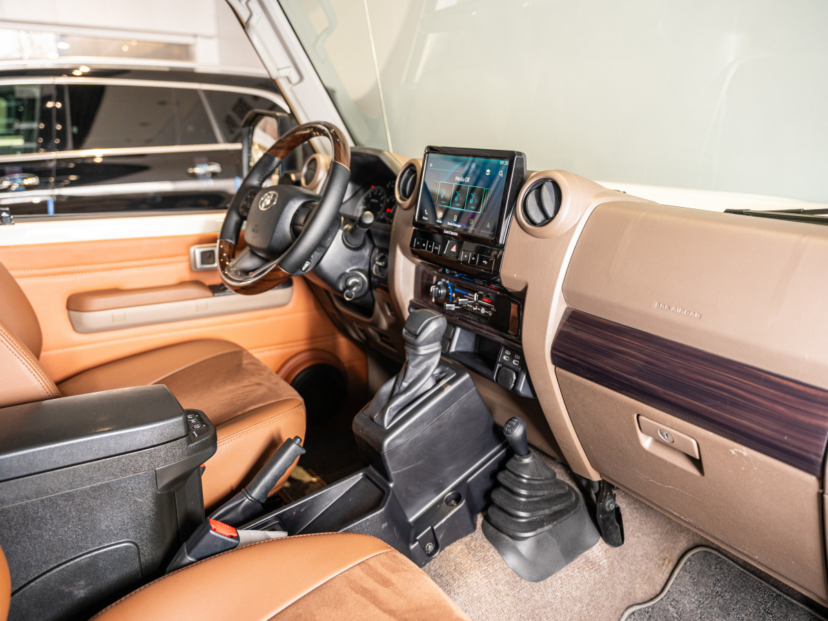 Toyota FJ Cruiser 2024 car image #10