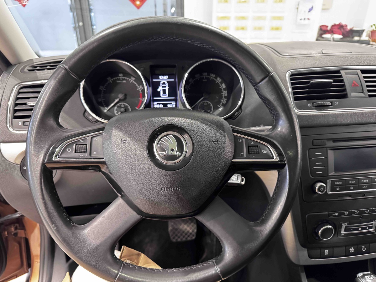 Skoda Yeti 2015 car image #10