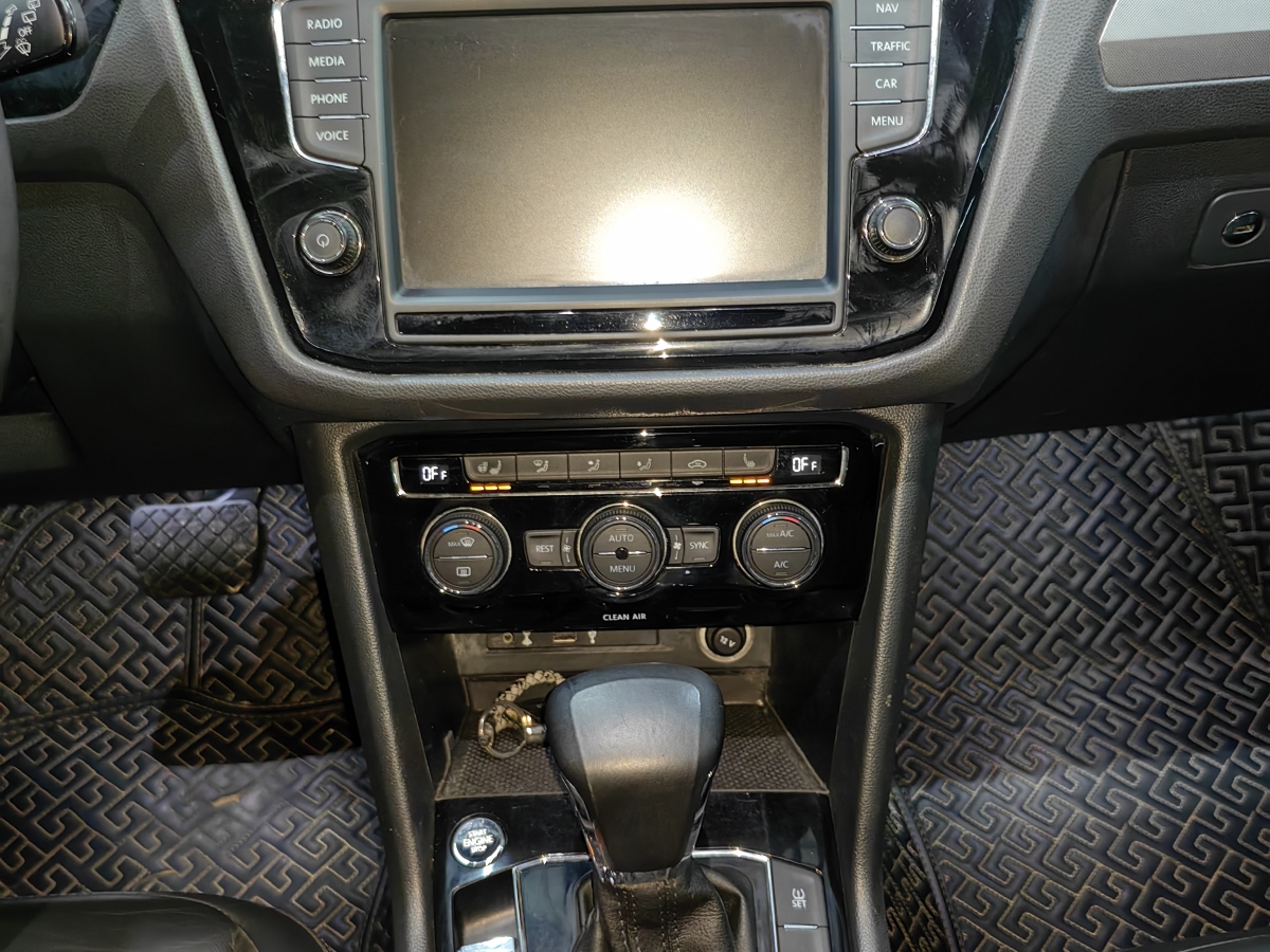 Volkswagen Tiguan L 2018 #10 Volkswagen Tiguan L 2018 car image #10
