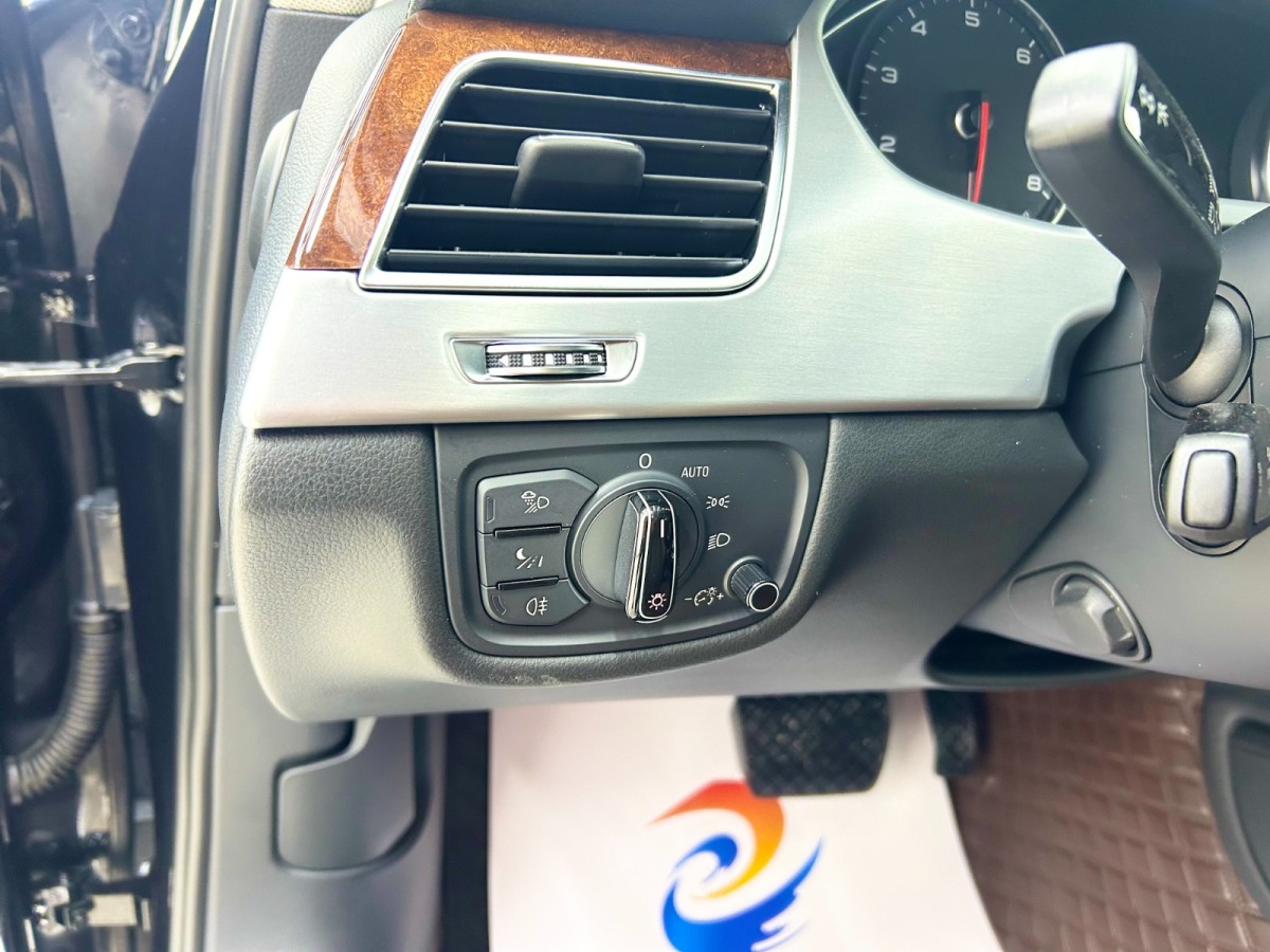 Audi A8 2012 car image #10