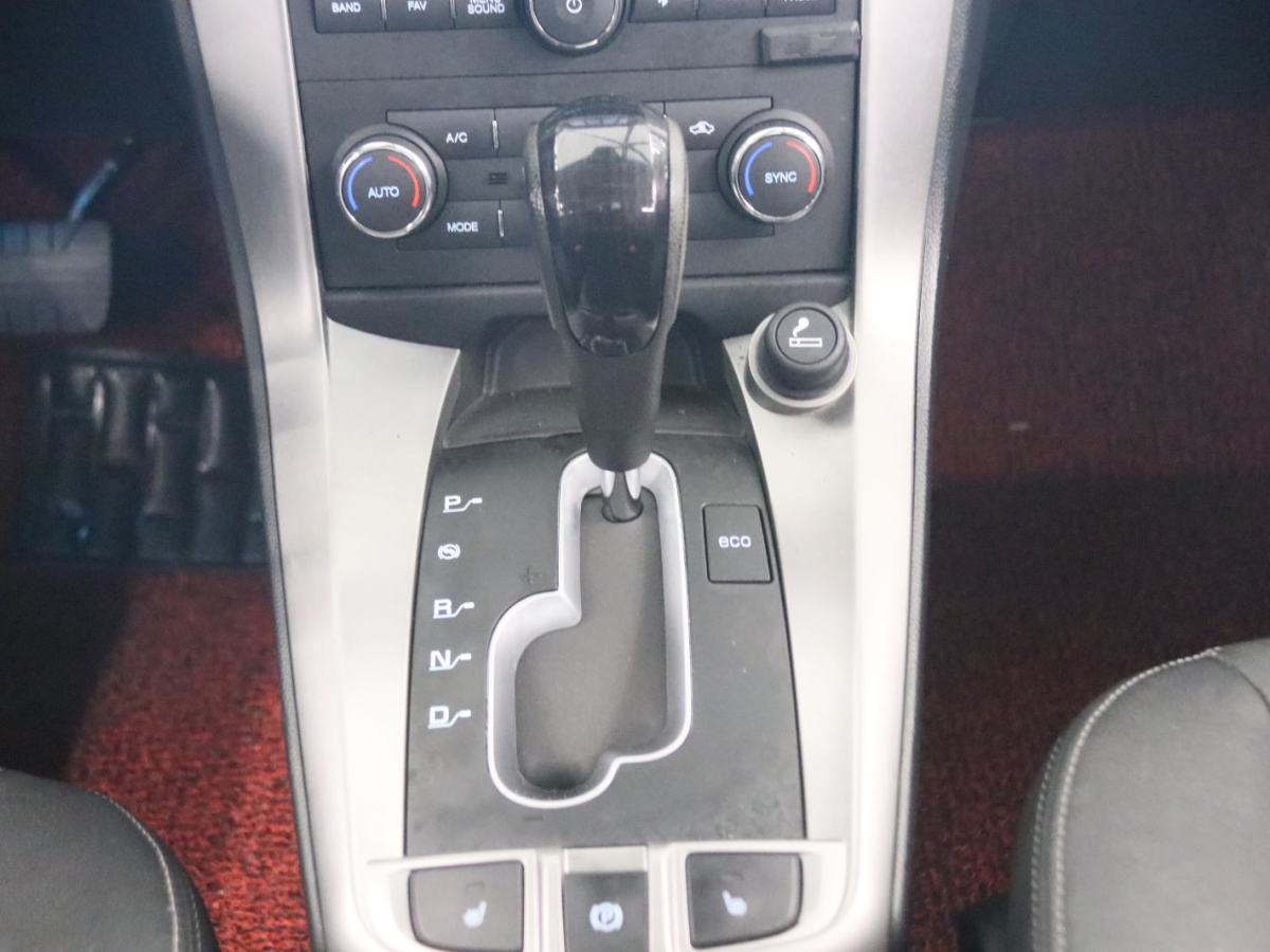 Chevrolet Captiva 2016 car image #10