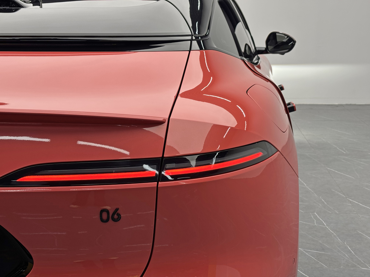 Avatr 06 2025 car image #10