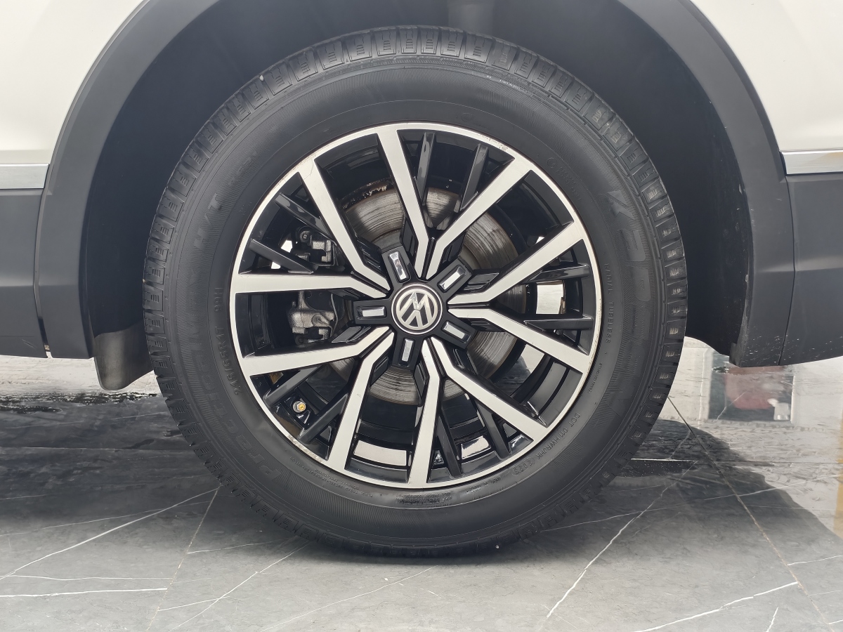 Volkswagen Tiguan L 2018 immagine di auto #10