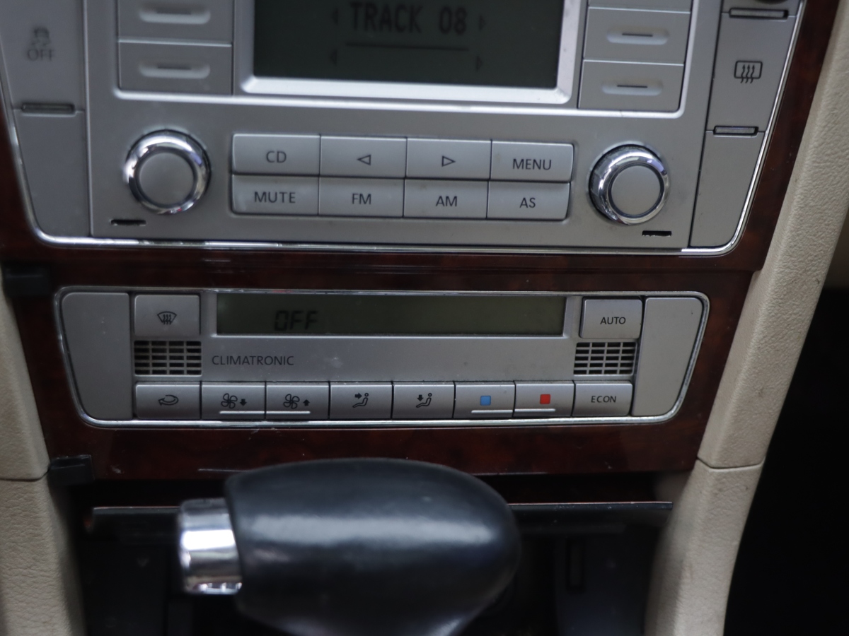 Volkswagen Passat Lingyu 2011 car image #10