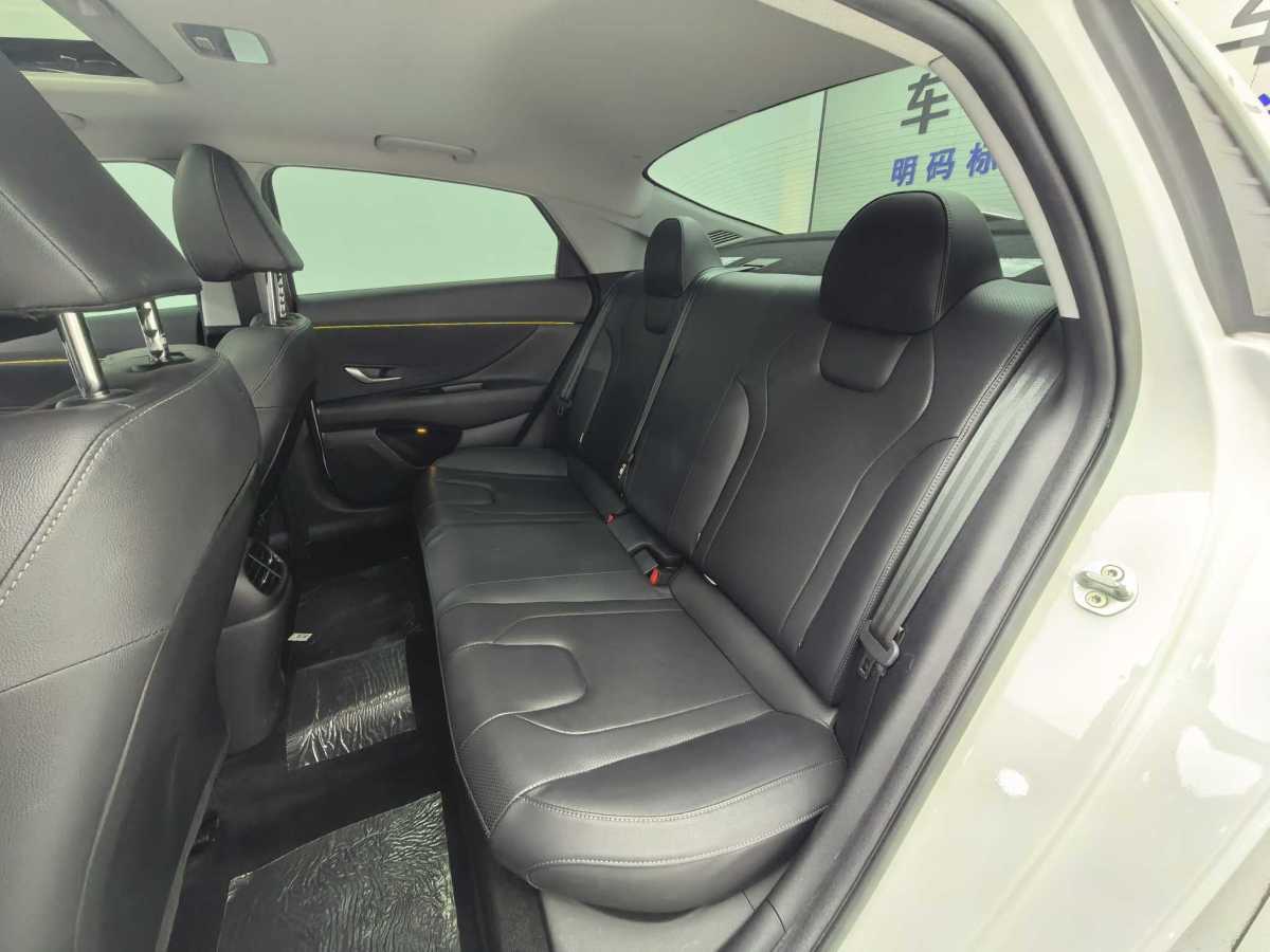 Hyundai Elantra 2023 car image #10