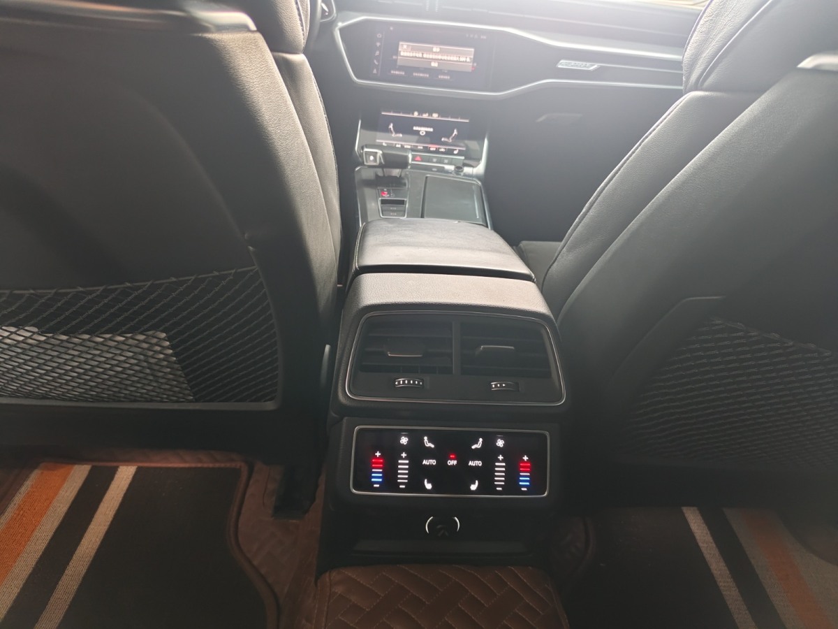 Audi 2019 car image #10