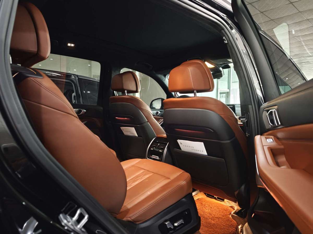 BMW X7 2021 صورة سيارة #10