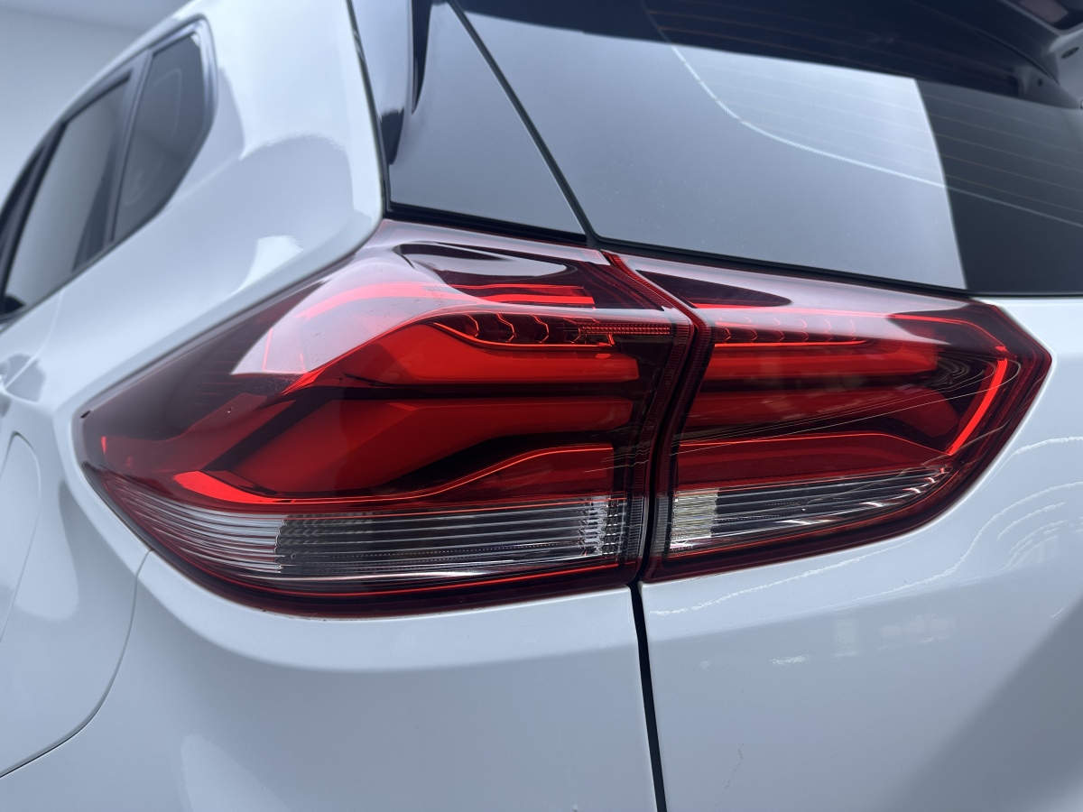 Chevrolet Tracker 2020 immagine di auto #10