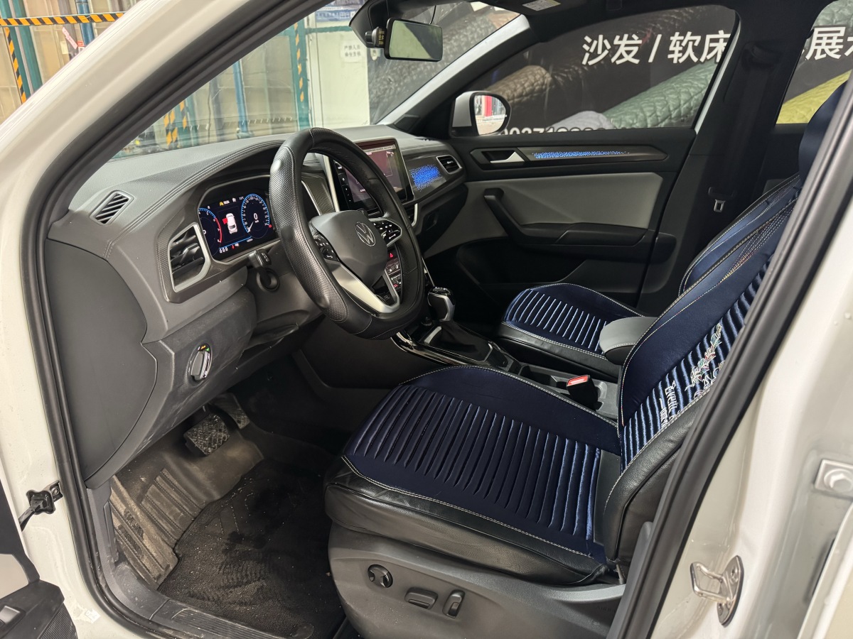 Volkswagen T-Roc 2025 car image #10