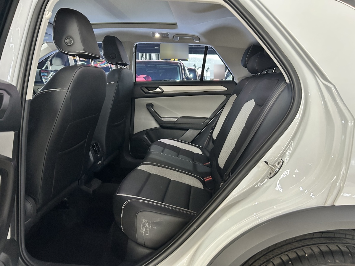 Volkswagen T-Roc 2025 immagine di auto #10