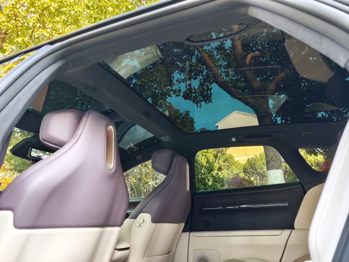 Avatr 12 2023 car image #10