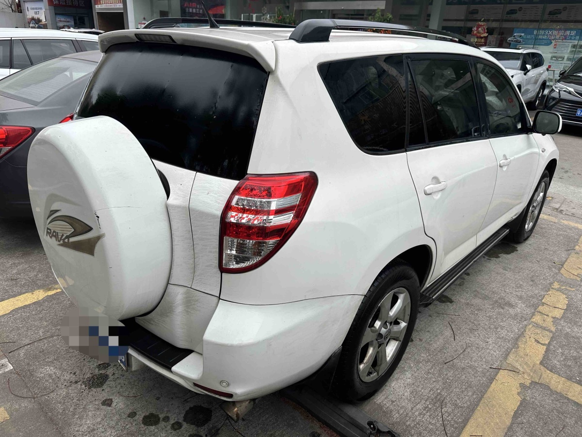 Toyota RAV4 2011 immagine di auto #10