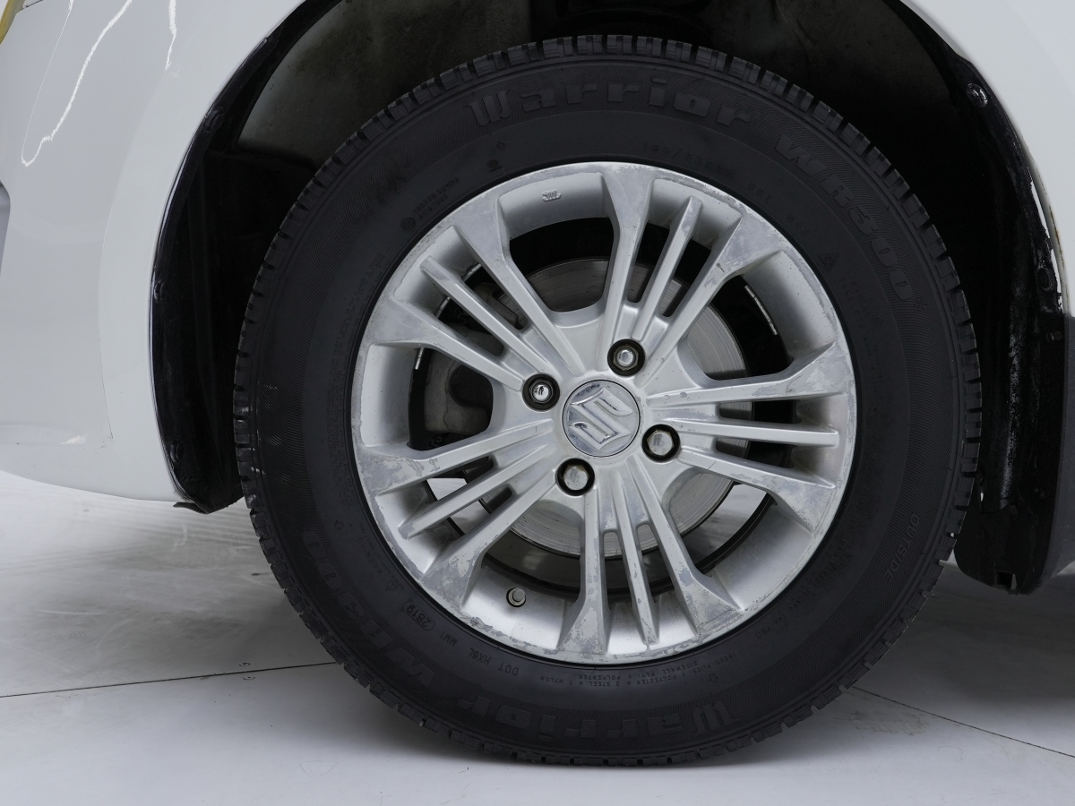 Suzuki Swift 2014 car image #10