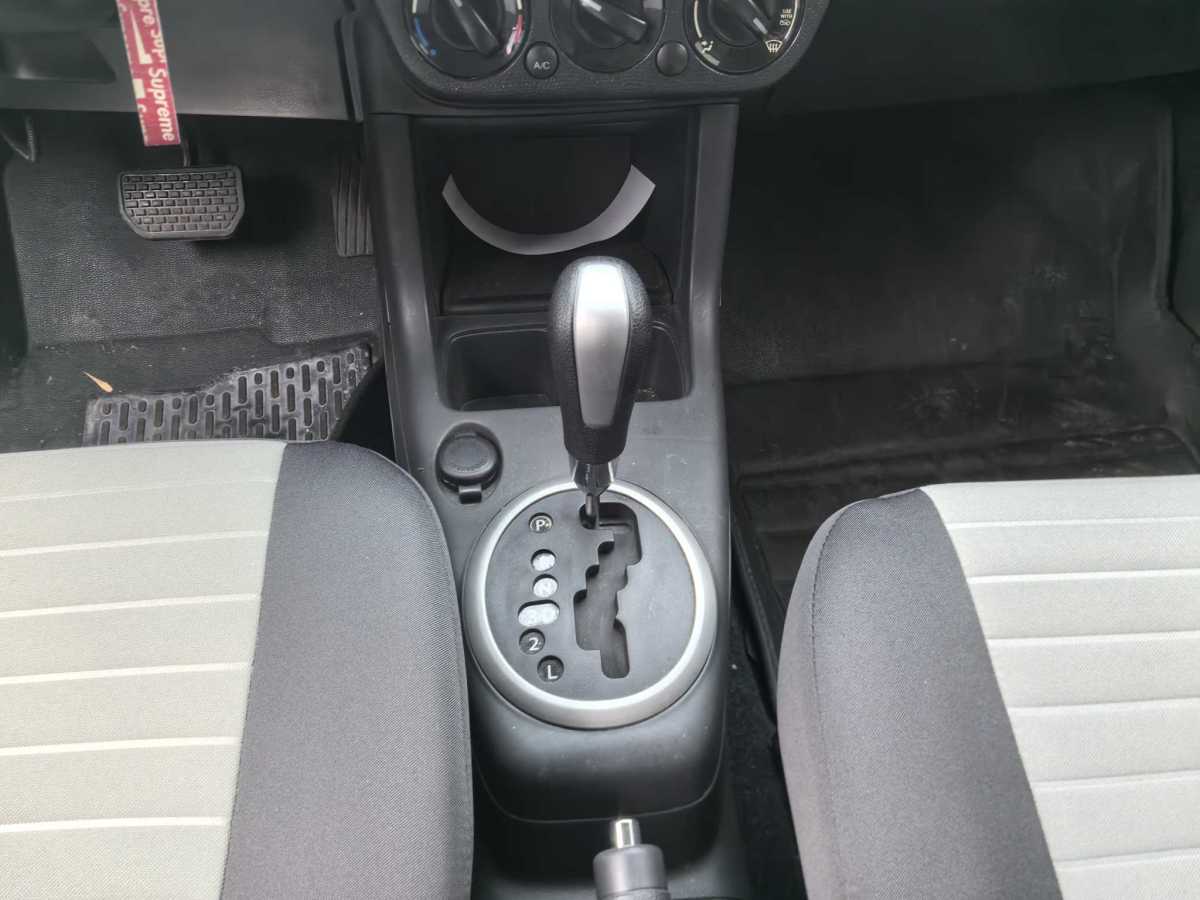 Suzuki Swift 2017 car image #10