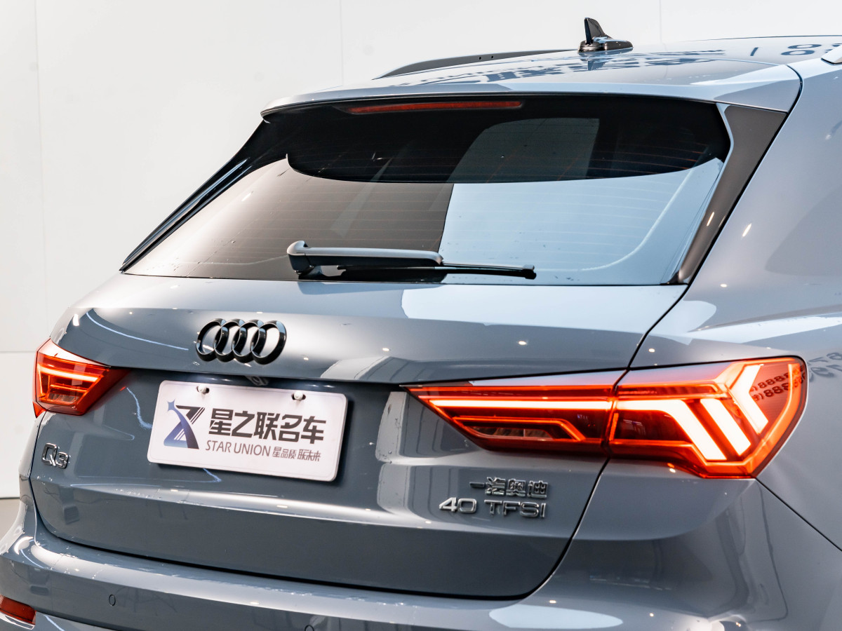 Audi Q3 2023 car image #10