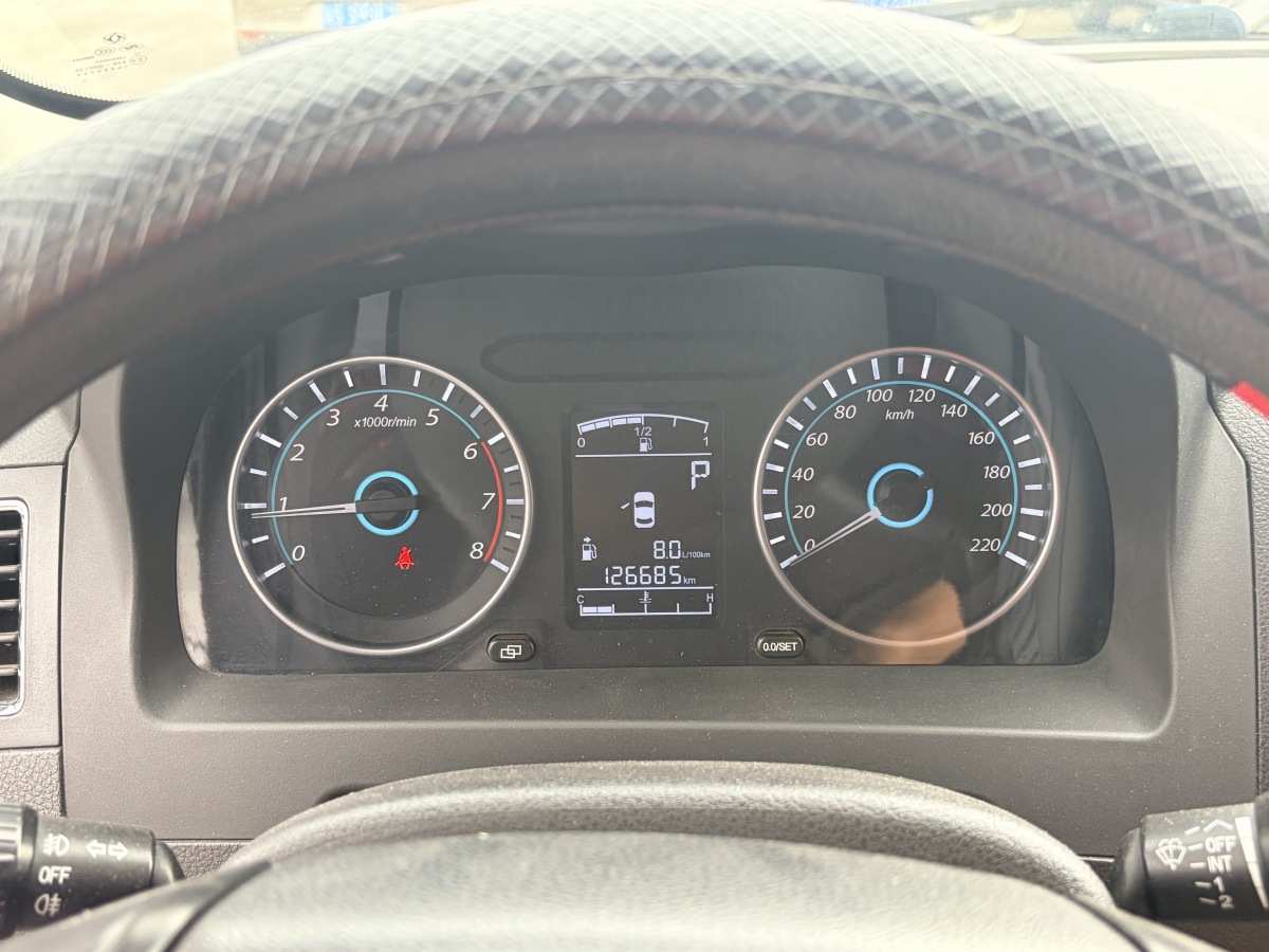 Forthing JOYEAR X5 2015 изображение автомобиля #10