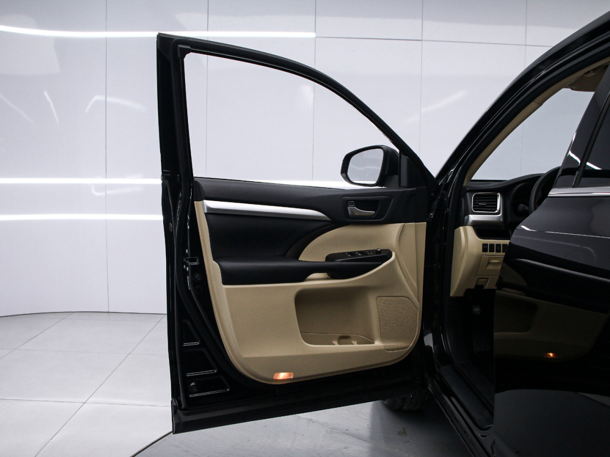 Toyota Highlander 2019 car image #10