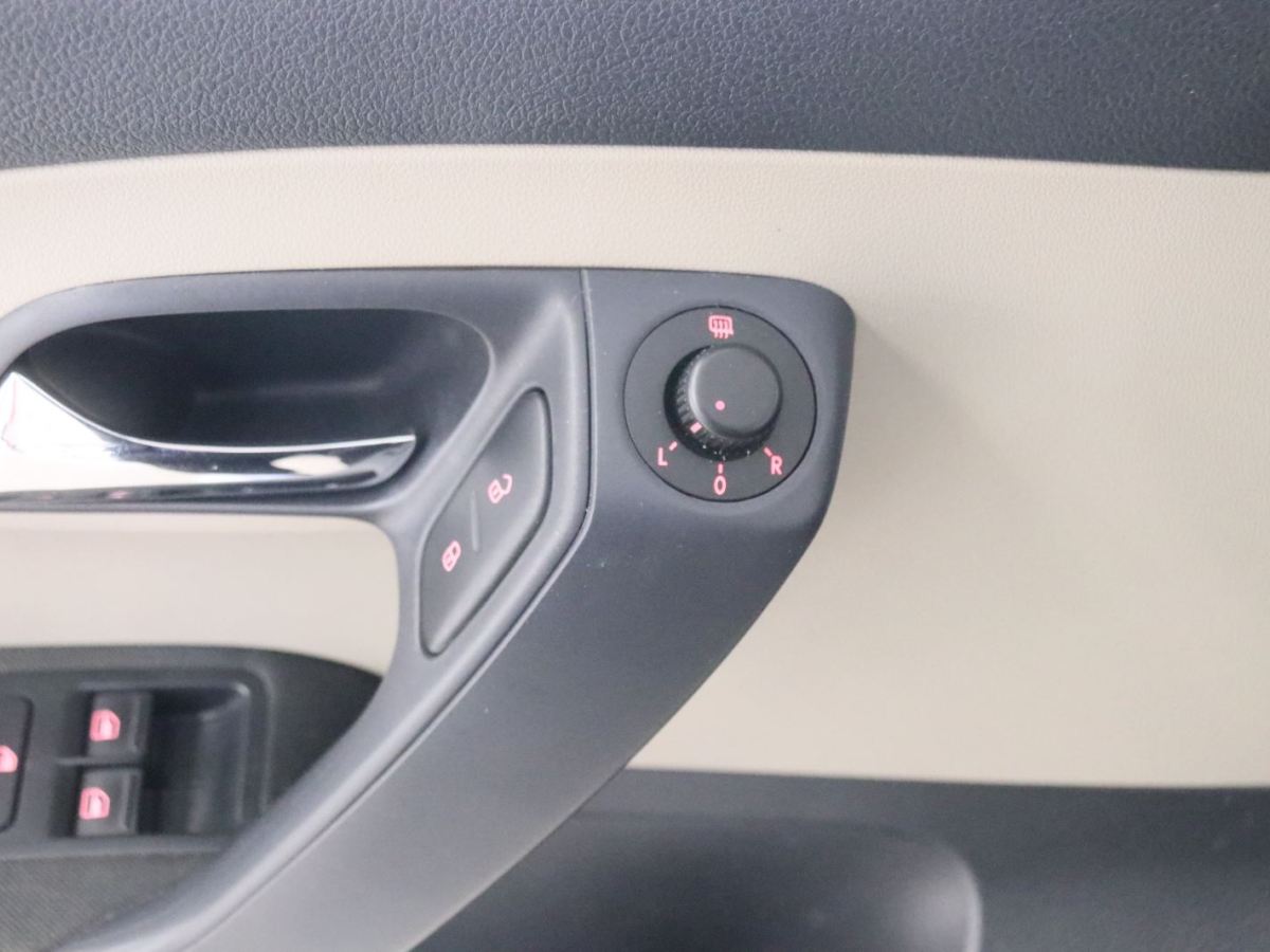 Volkswagen Polo 2014 car image #10