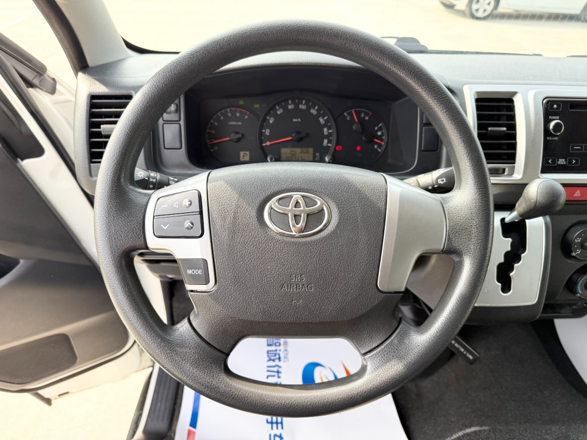 Toyota Hiace 2015 immagine di auto #10