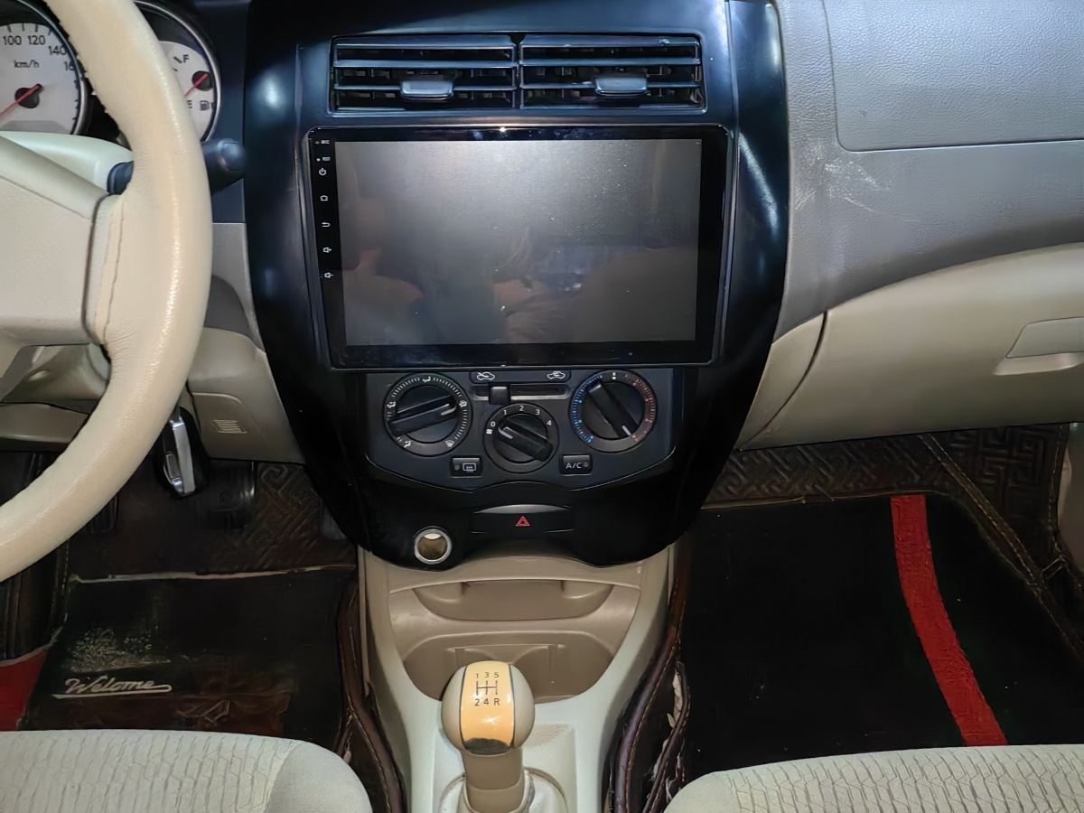 日产 骊威 2012 汽车图片 #10