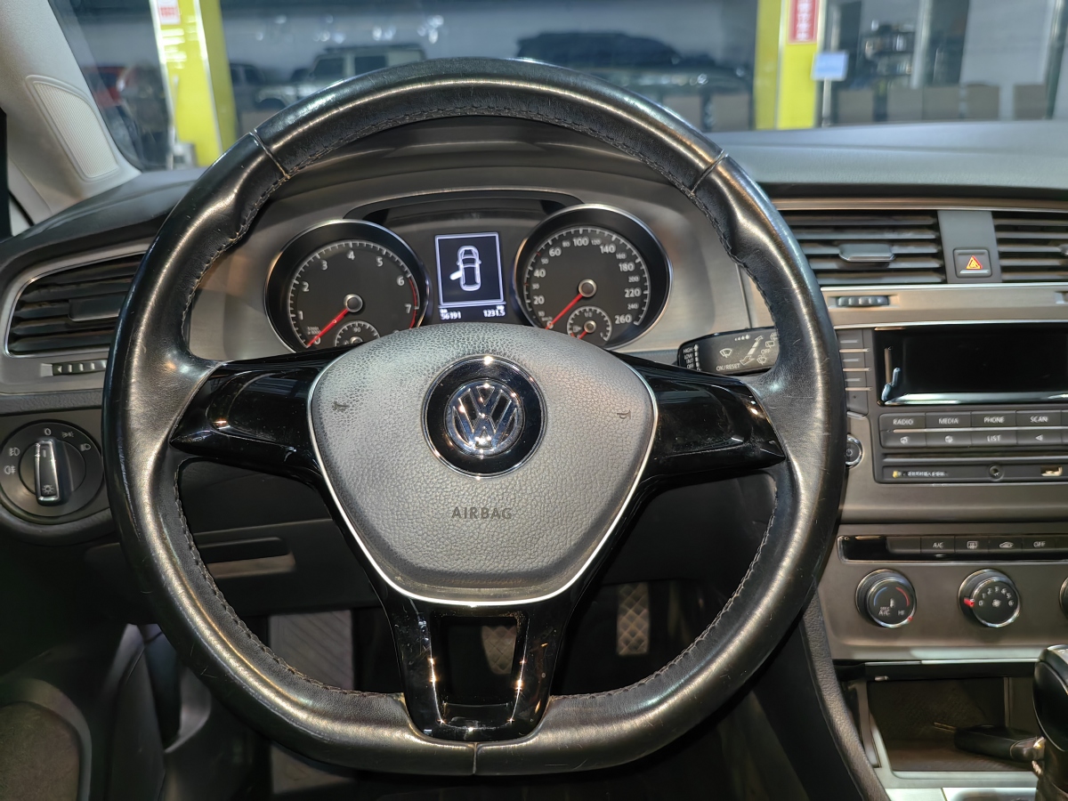 Volkswagen 2015 car image #10