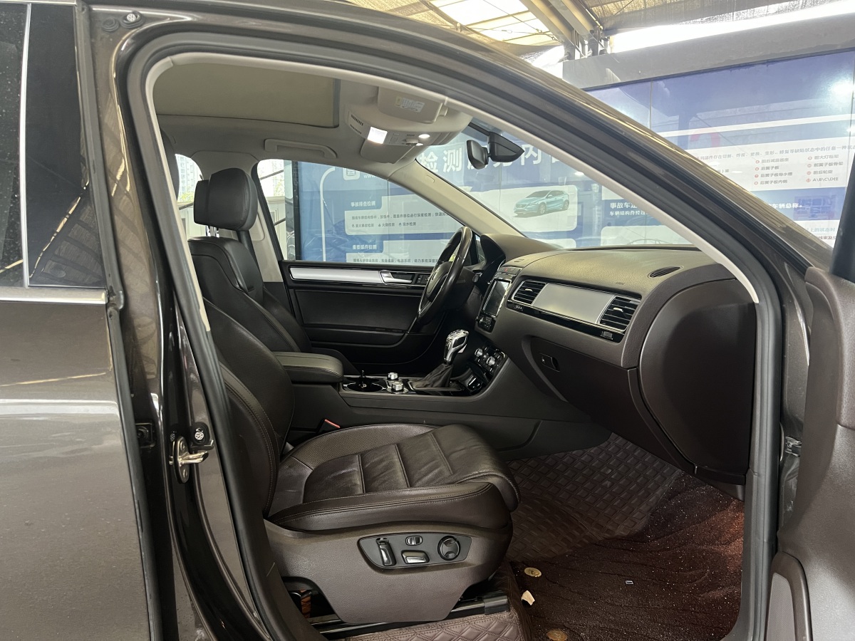 Volkswagen Touareg 2018 car image #10