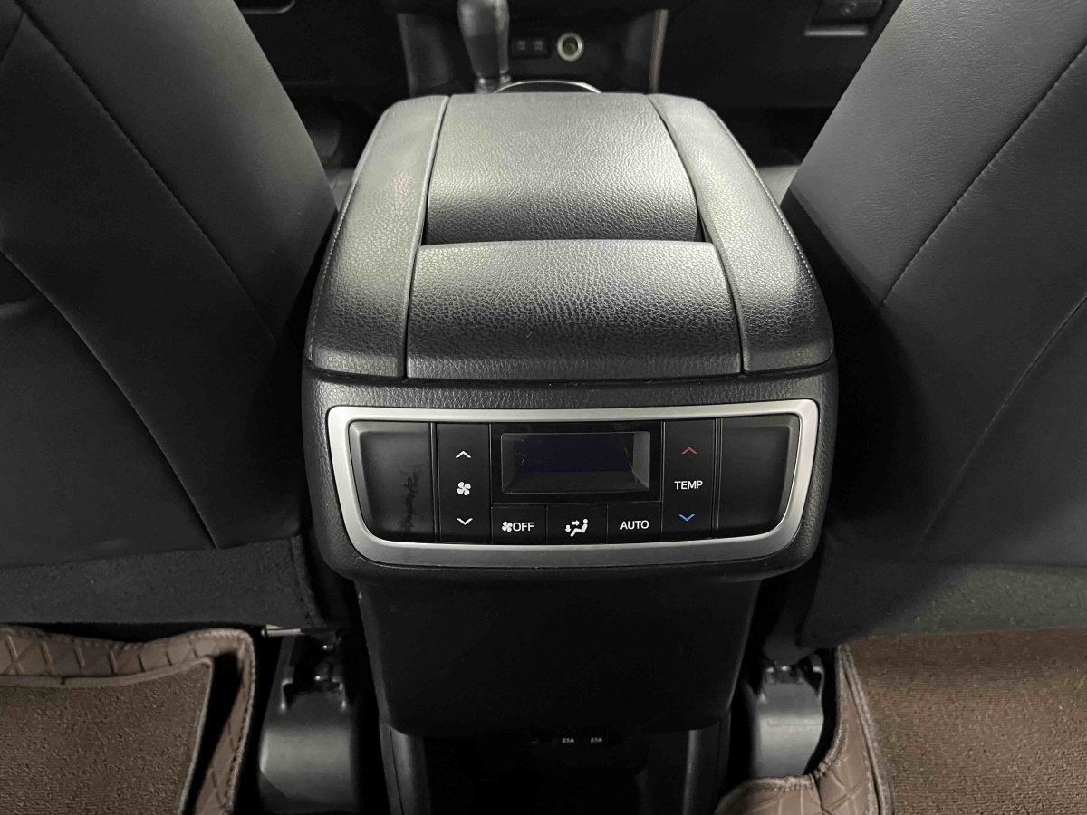 Toyota Highlander 2019 image de voiture #10