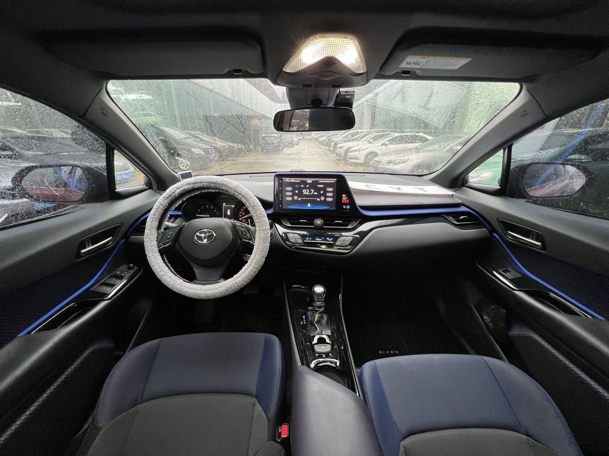 Toyota C-HR 2019 car image #10