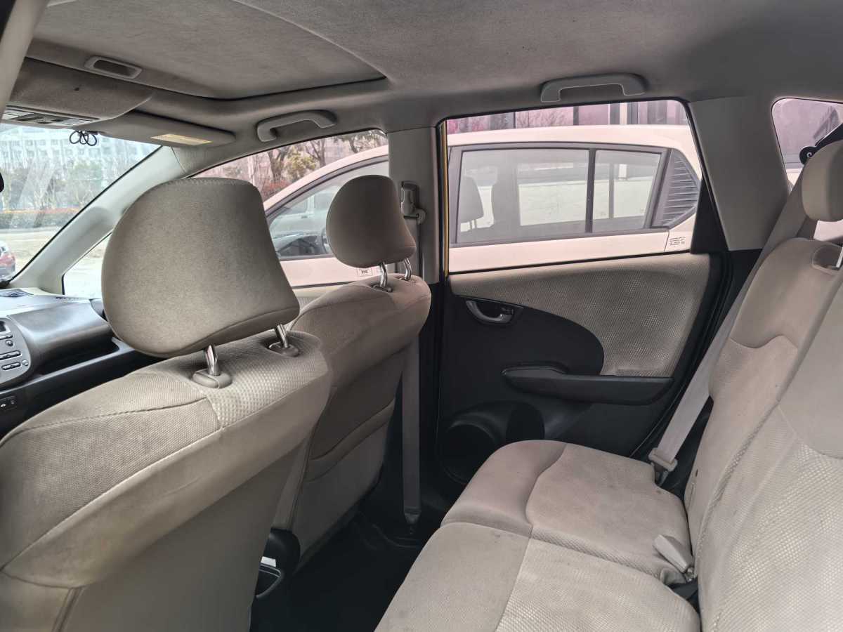 Honda Fit 2011 صورة سيارة #10