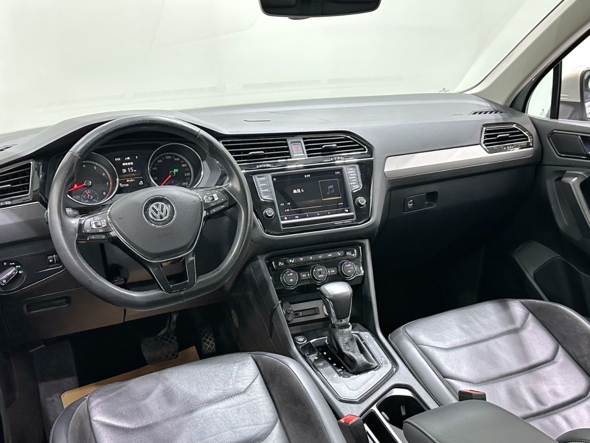 Volkswagen Tiguan L 2017 car image #10