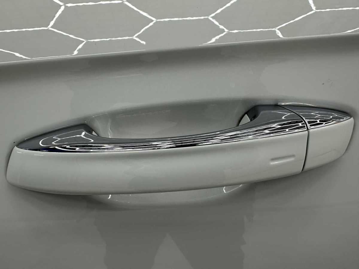 Volkswagen T-Roc 2024 car image #10