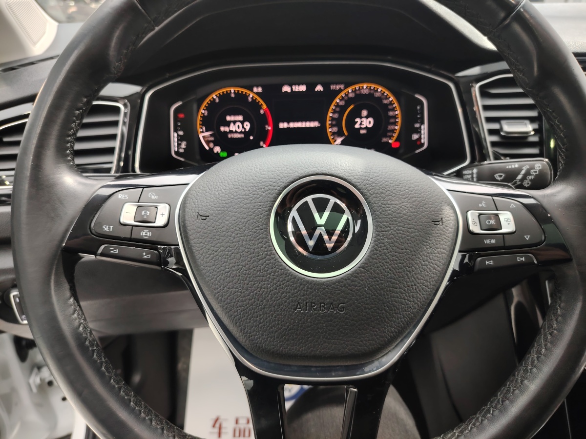 Volkswagen T-Roc 2022 car image #10