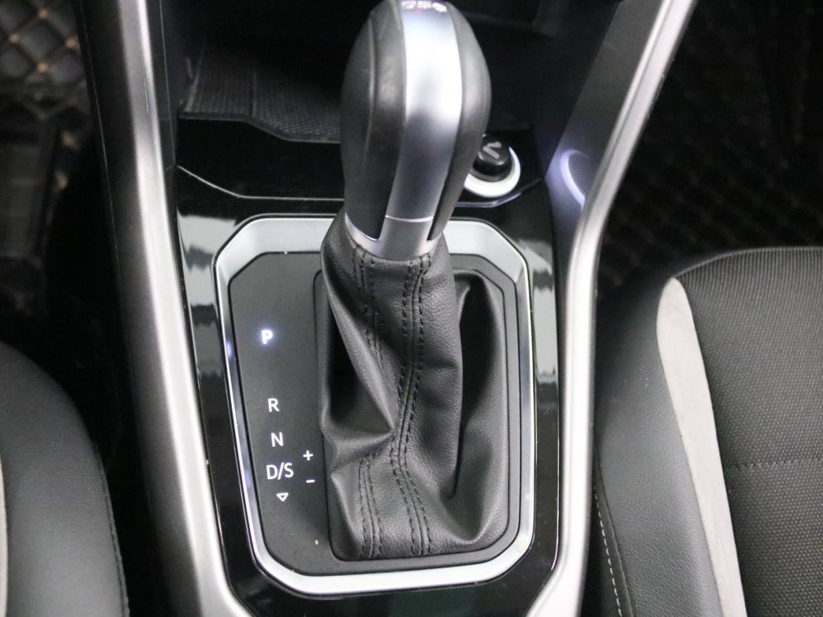 Volkswagen T-Roc 2019 car image #10