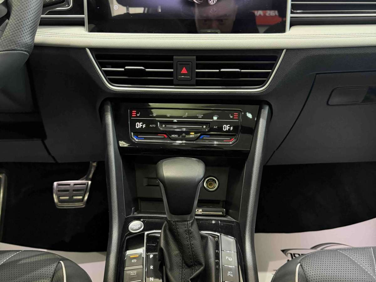 Volkswagen Tiguan L 2022 car image #10