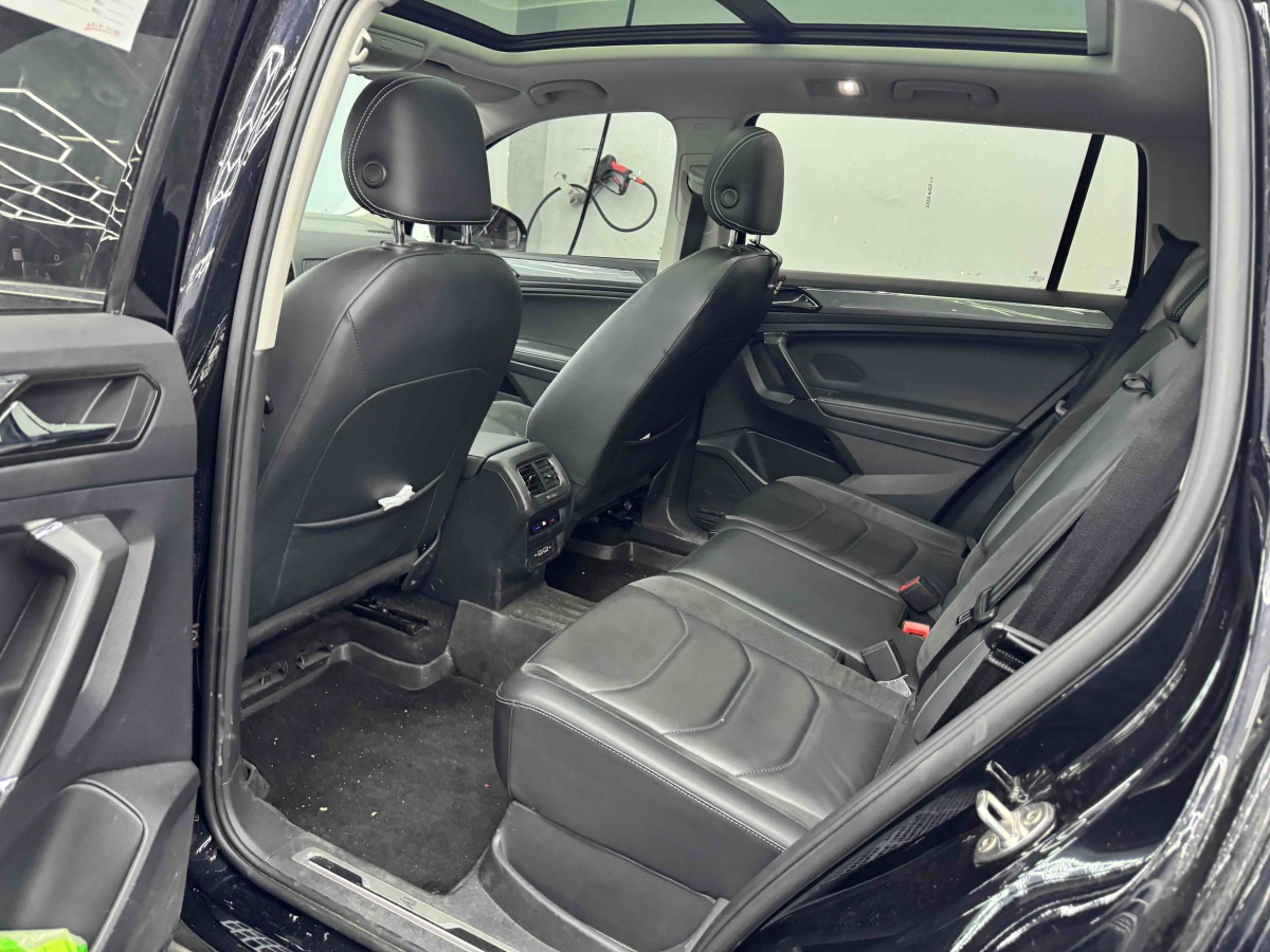 Volkswagen Tiguan L 2021 immagine di auto #10