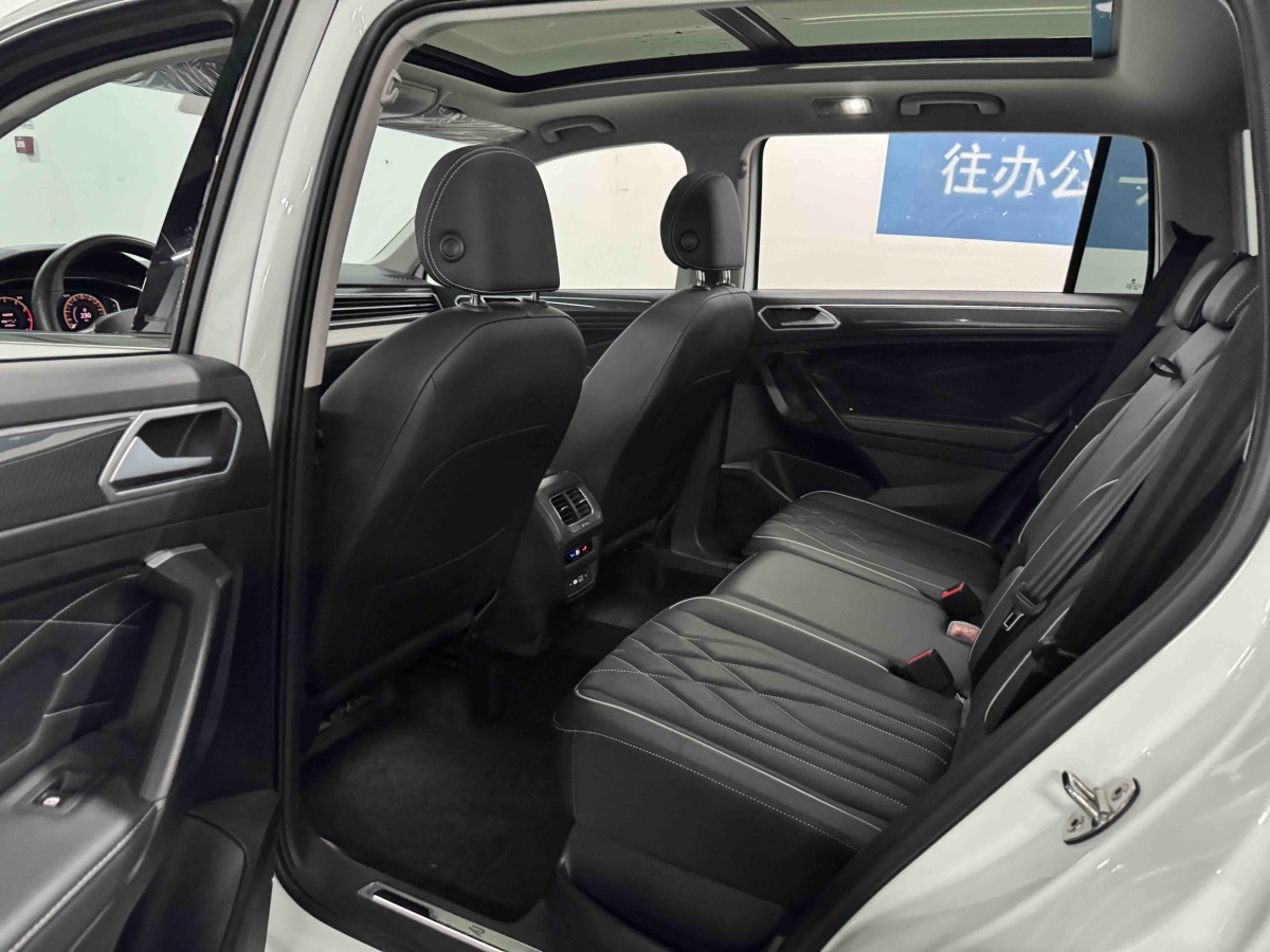 Volkswagen Tiguan L 2024 car image #10