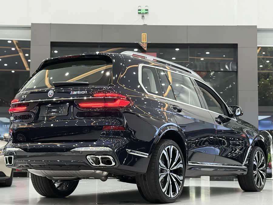 BMW X7 M60i 2023 #10 BMW X7 M60i 2023 car image #10