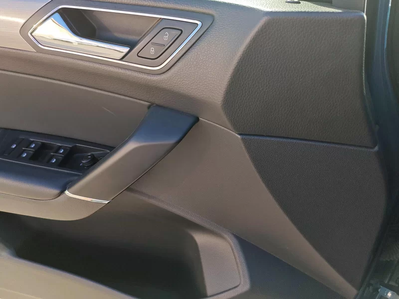 Volkswagen Touran 2018 car image #10