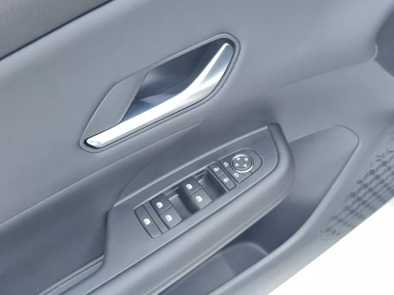 BYD e7 2025 car image #10