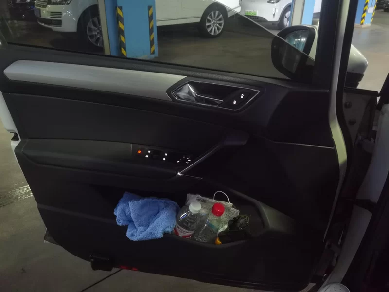 Volkswagen Touran 2018 car image #10