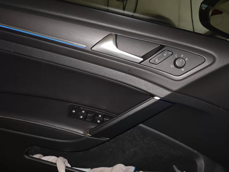 Volkswagen Golf Pure Electric 2018 car image #10