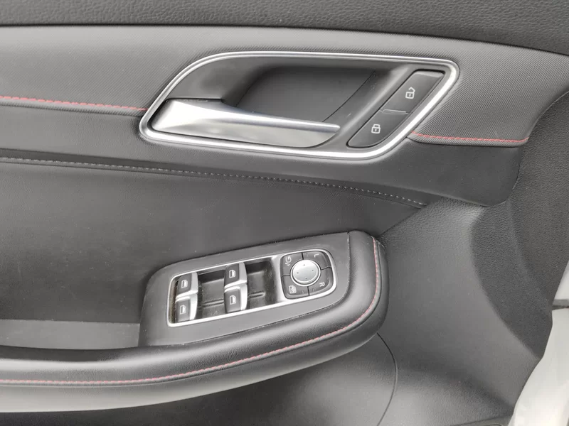 MG Pilot 2023 car image #10