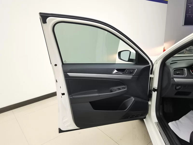 Volkswagen Gran Lavida 2018 immagine di auto #10