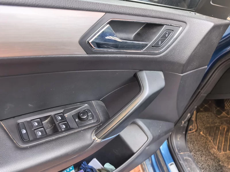 Volkswagen Touran 2018 car image #10