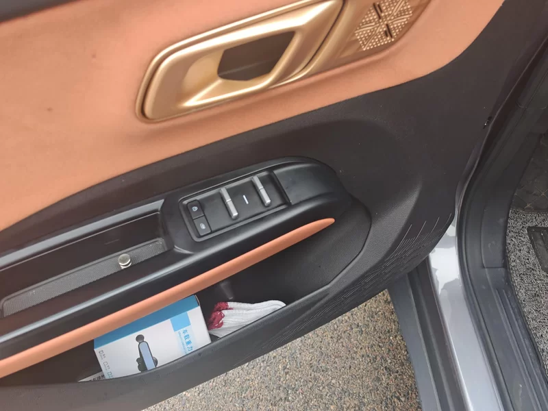 哪吒汽车 哪吒X 2024 汽车图片 #10