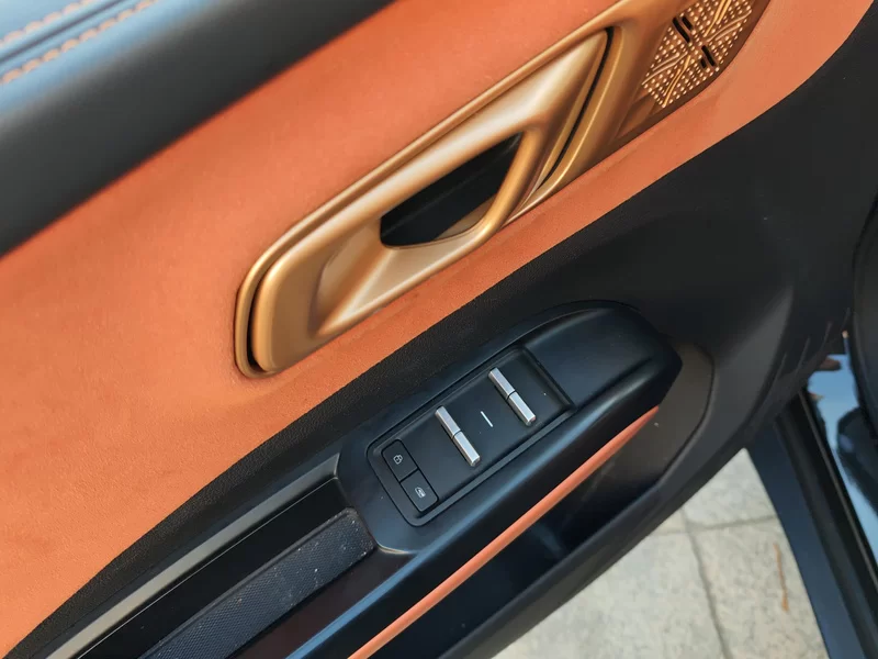 哪吒汽车 哪吒X 2023 汽车图片 #10