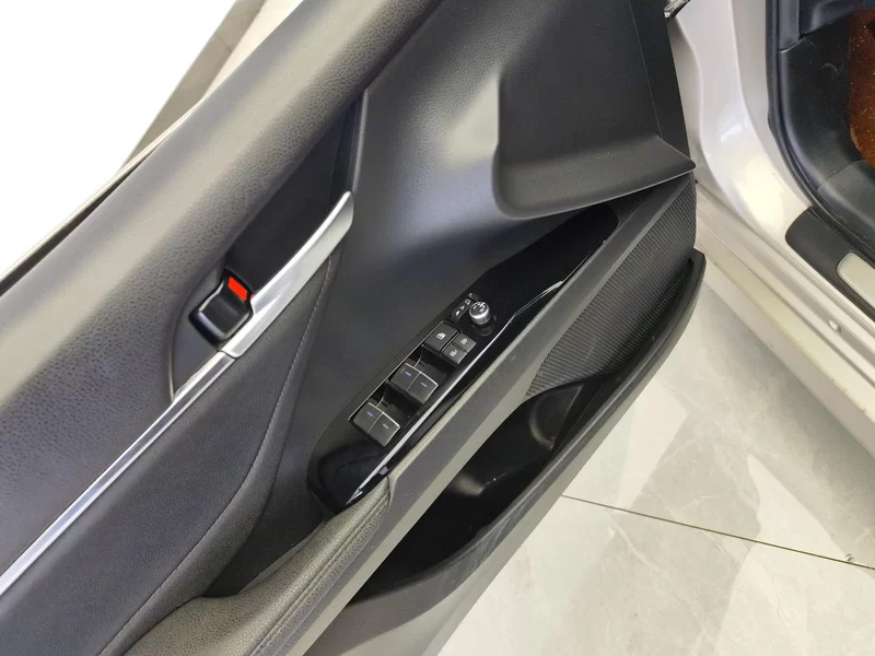 Toyota Camry 2021 image de voiture #10