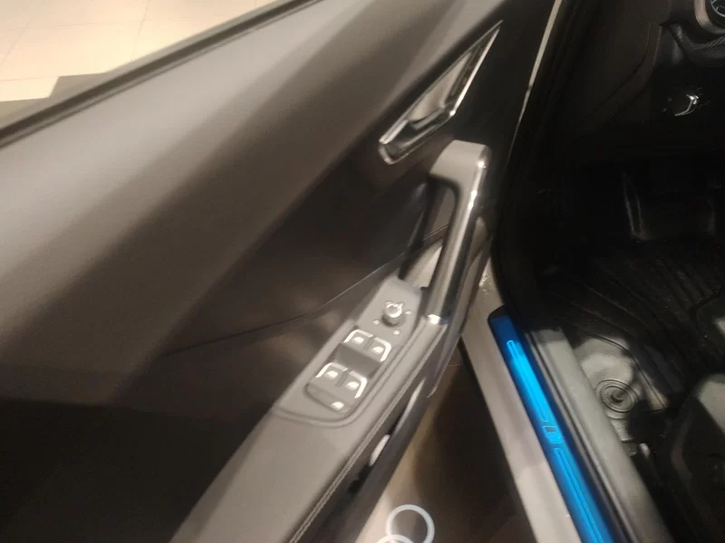 Audi Q2L 2024 car image #10