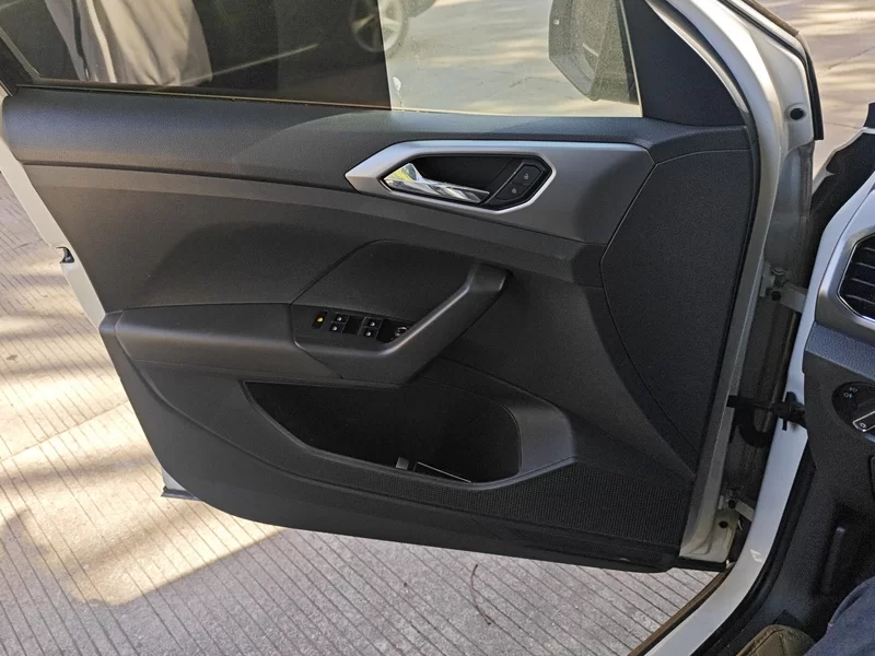Volkswagen T-Cross 2022 car image #10