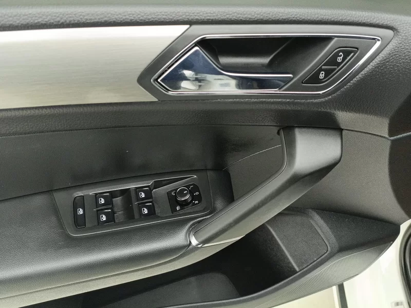 Volkswagen Touran 2021 immagine di auto #10